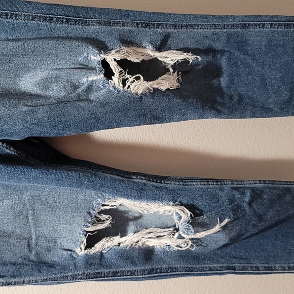 HOLLISTER Ultra High-Waist High-Rise Mom Jean Straight Leg Ripped Torn Denim W28 - Picture 6 of 15